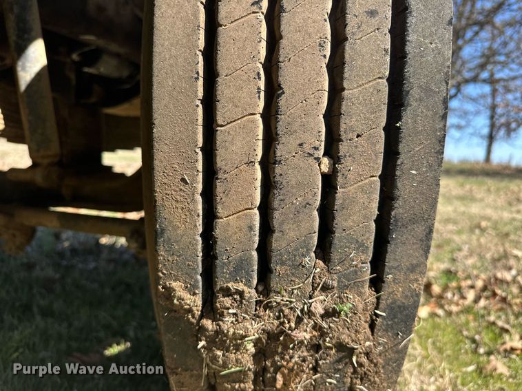 image for item EK0518 1973 Dodge C600 grain truck