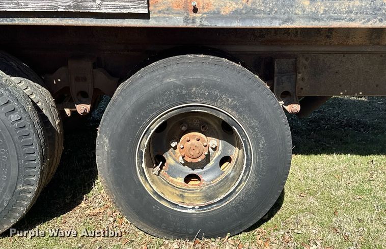 image for item EK0518 1973 Dodge C600 grain truck