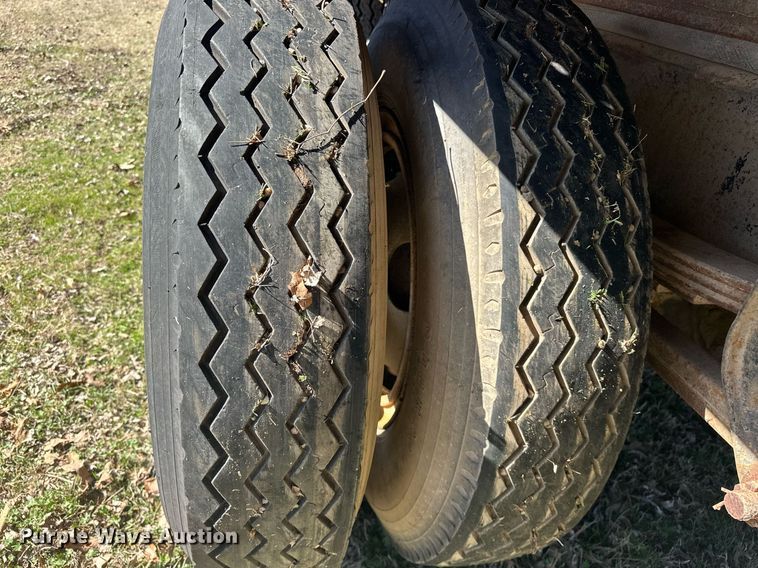 image for item EK0518 1973 Dodge C600 grain truck