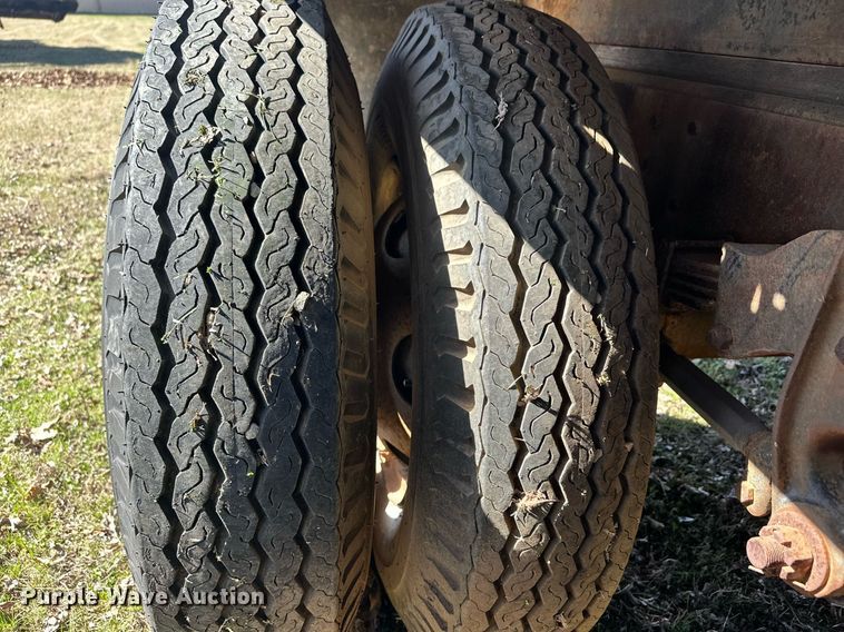 image for item EK0518 1973 Dodge C600 grain truck