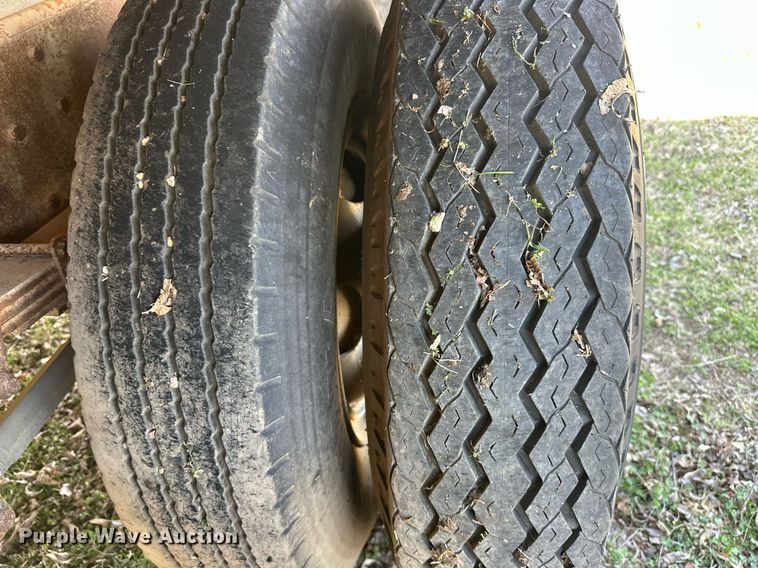 image for item EK0518 1973 Dodge C600 grain truck