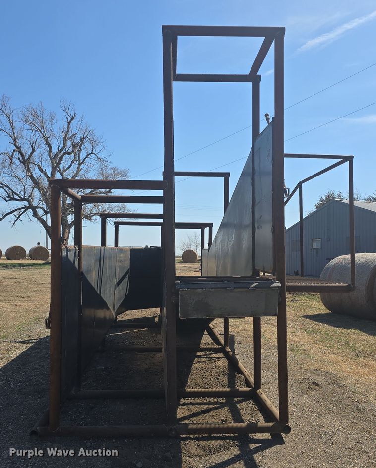 image for item EK5042 Shop built livestock loading chute