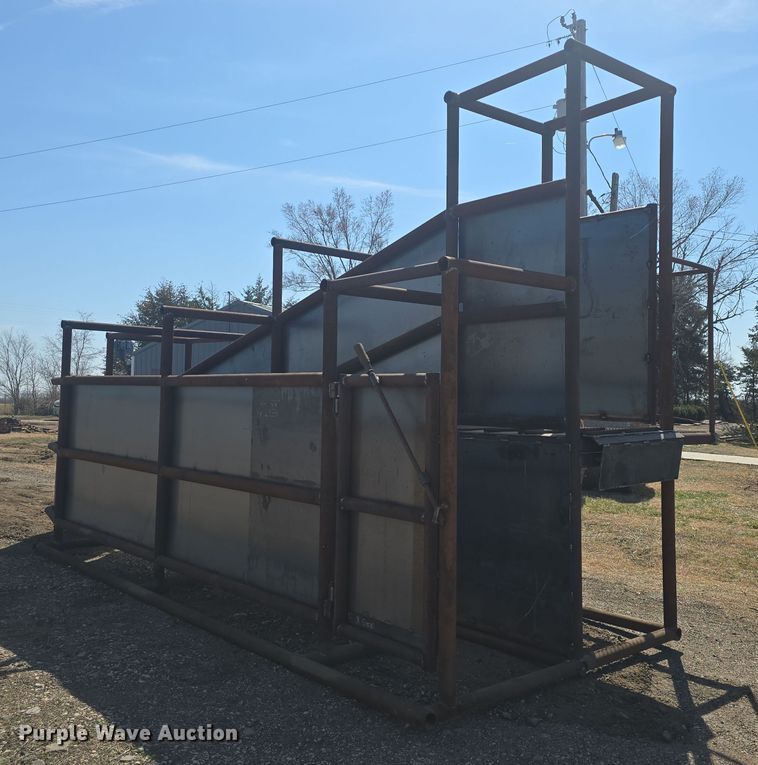 image for item EK5042 Shop built livestock loading chute