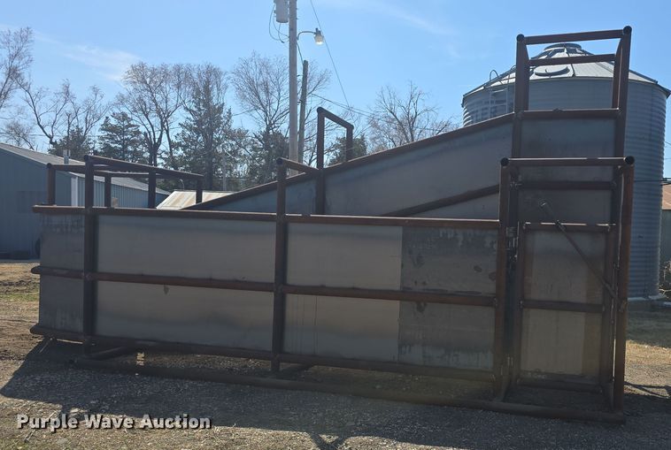 image for item EK5042 Shop built livestock loading chute