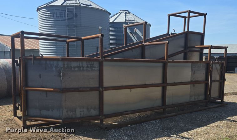 image for item EK5042 Shop built livestock loading chute