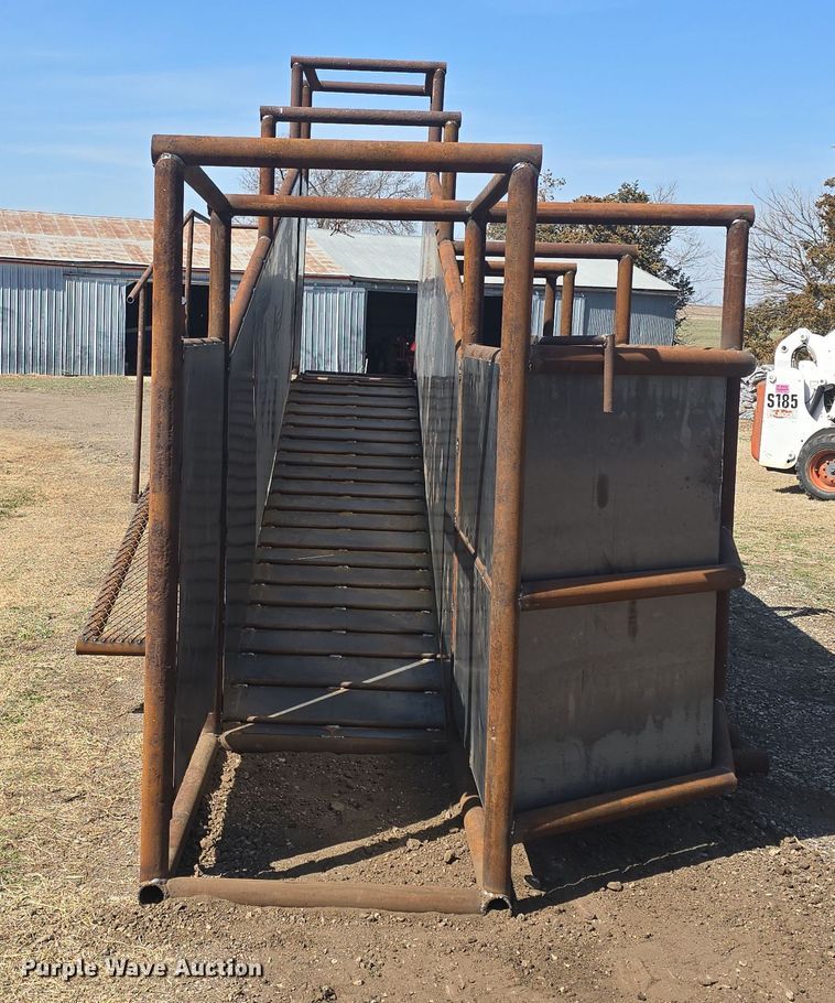 image for item EK5042 Shop built livestock loading chute
