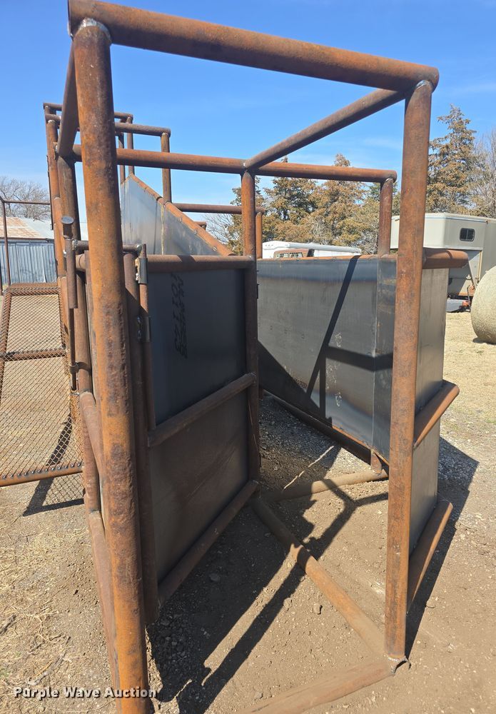 image for item EK5042 Shop built livestock loading chute