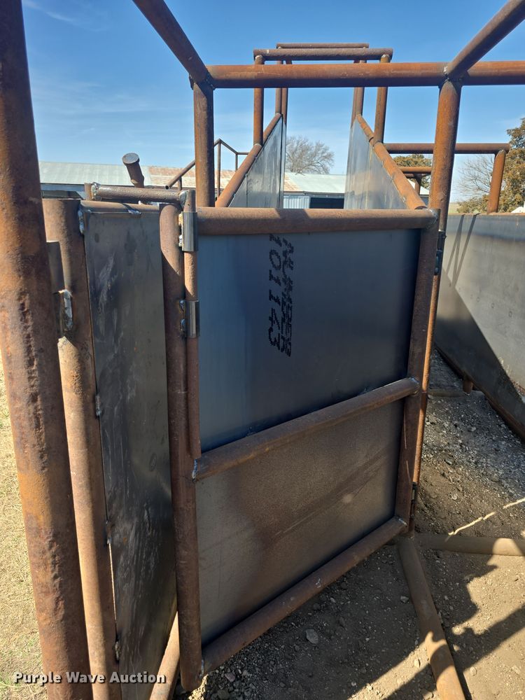 image for item EK5042 Shop built livestock loading chute