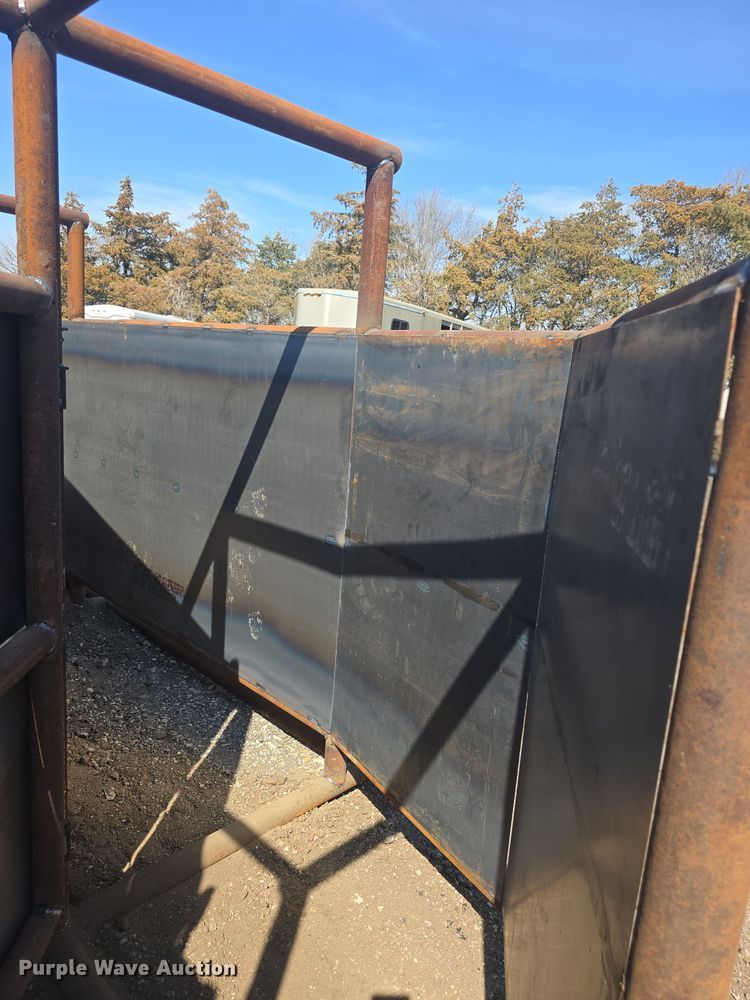 image for item EK5042 Shop built livestock loading chute