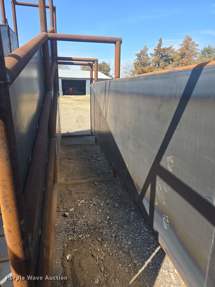 image for item EK5042 Shop built livestock loading chute