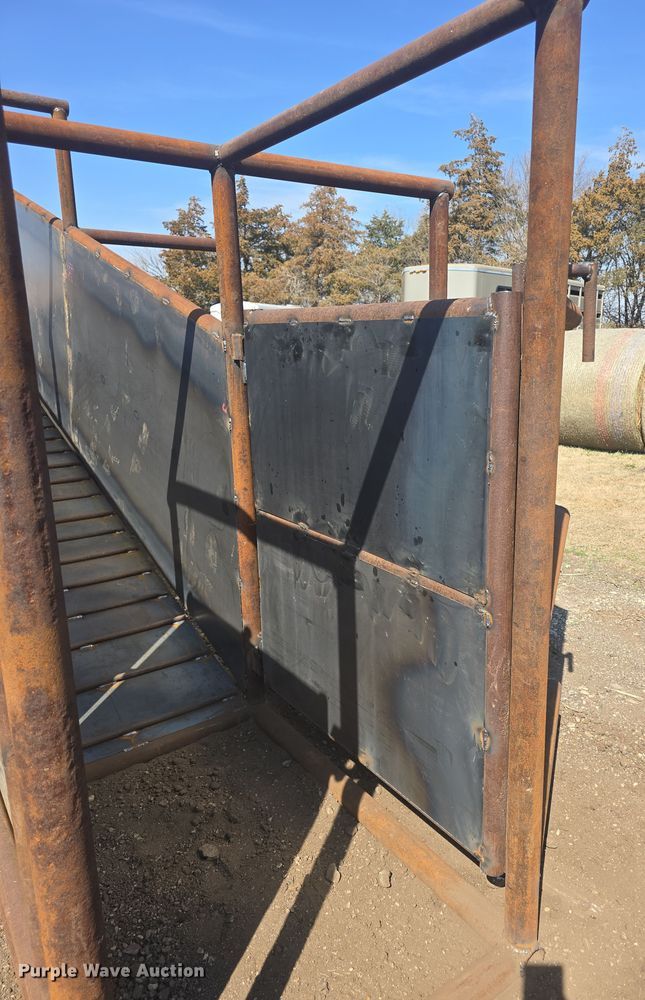 image for item EK5042 Shop built livestock loading chute