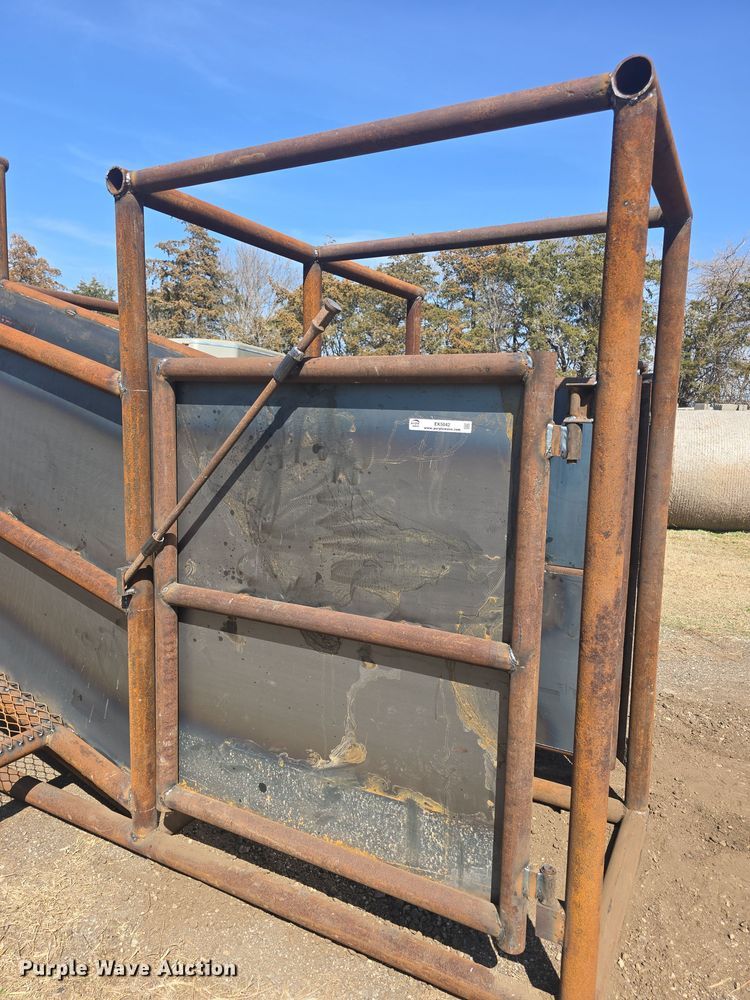 image for item EK5042 Shop built livestock loading chute