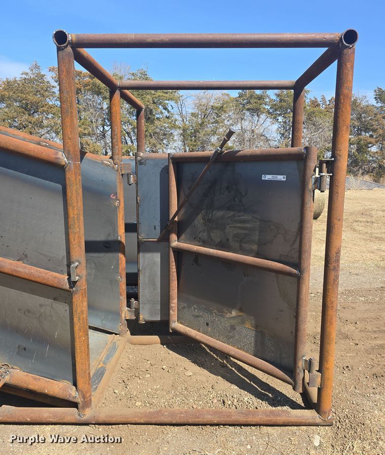 image for item EK5042 Shop built livestock loading chute