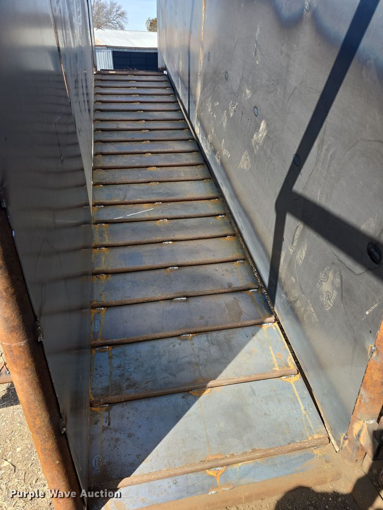 image for item EK5042 Shop built livestock loading chute