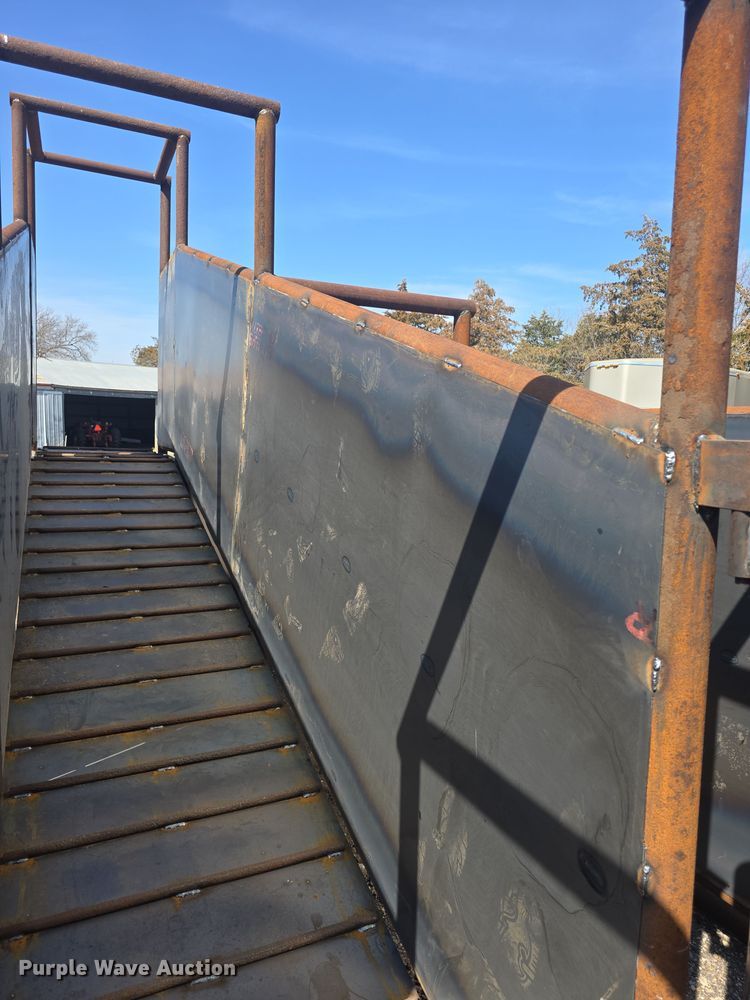 image for item EK5042 Shop built livestock loading chute