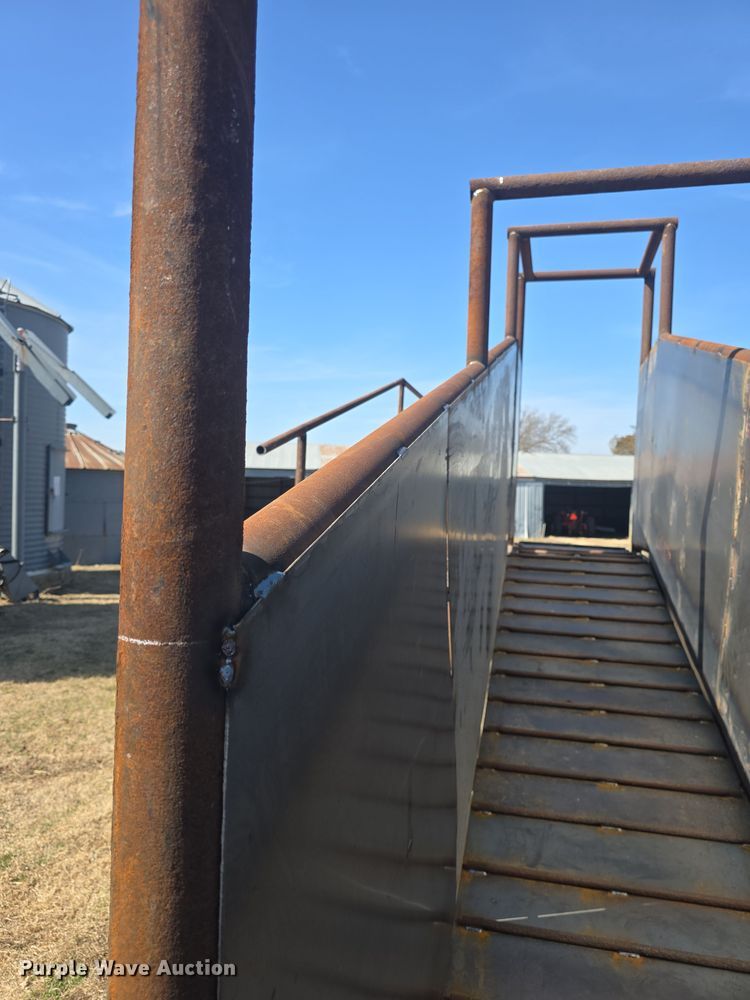 image for item EK5042 Shop built livestock loading chute