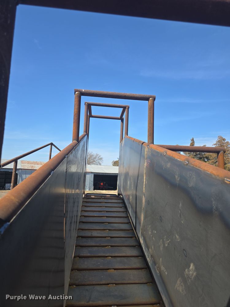 image for item EK5042 Shop built livestock loading chute