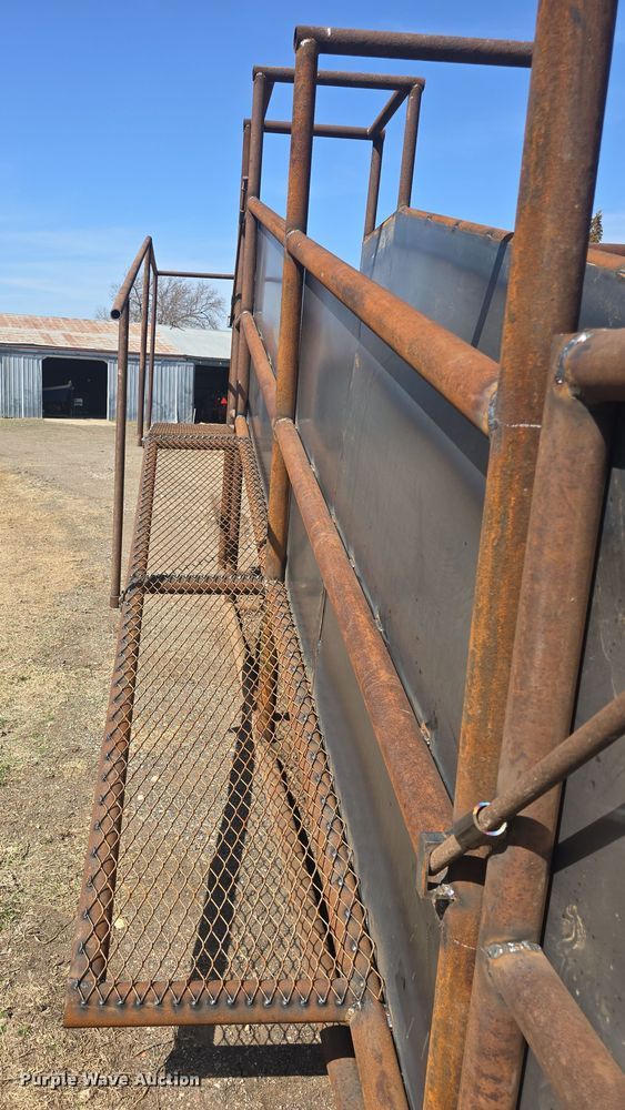 image for item EK5042 Shop built livestock loading chute