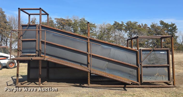 image for item EK5042 Shop built livestock loading chute