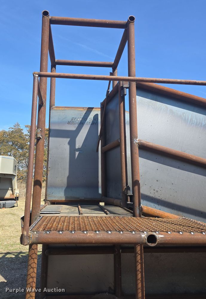 image for item EK5042 Shop built livestock loading chute