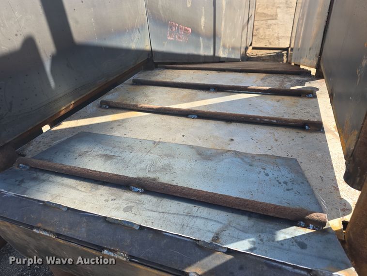 image for item EK5042 Shop built livestock loading chute