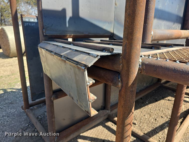 image for item EK5042 Shop built livestock loading chute