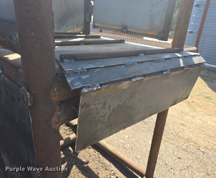 image for item EK5042 Shop built livestock loading chute