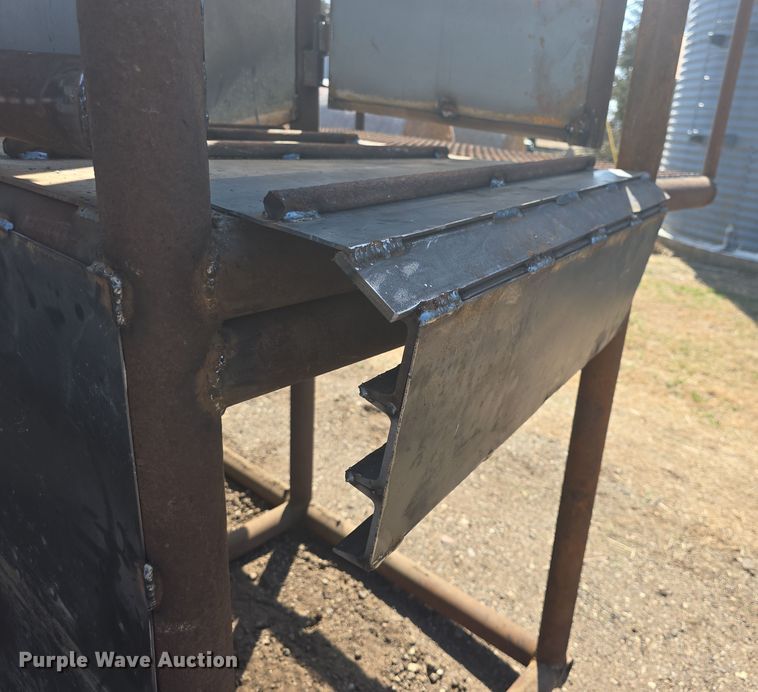 image for item EK5042 Shop built livestock loading chute