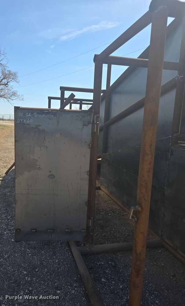 image for item EK5042 Shop built livestock loading chute