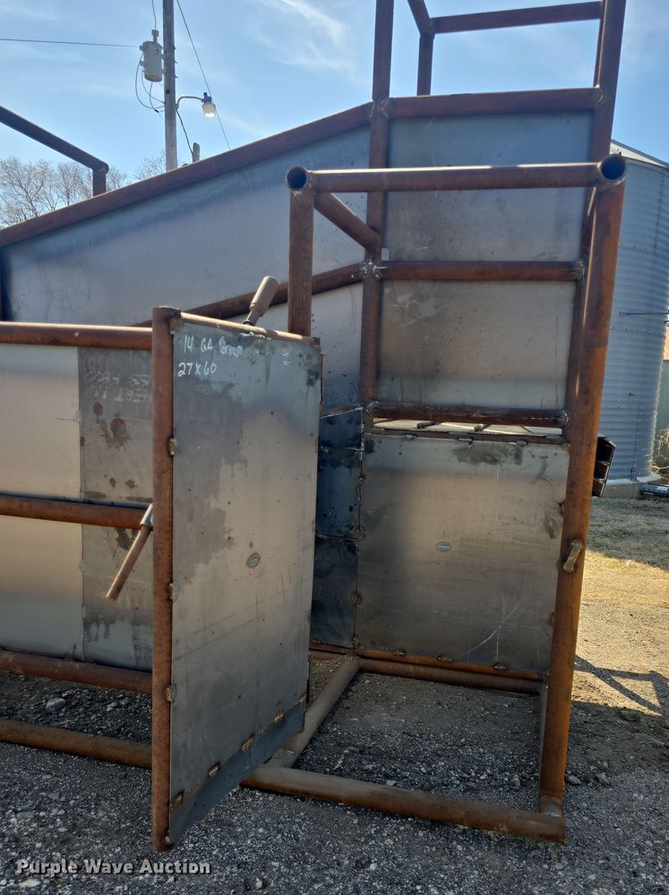 image for item EK5042 Shop built livestock loading chute