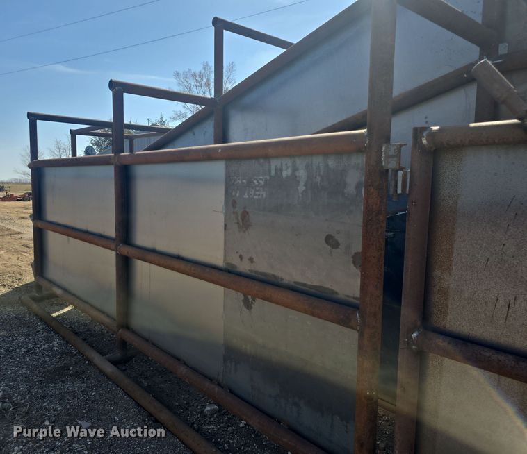 image for item EK5042 Shop built livestock loading chute