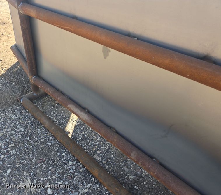 image for item EK5042 Shop built livestock loading chute