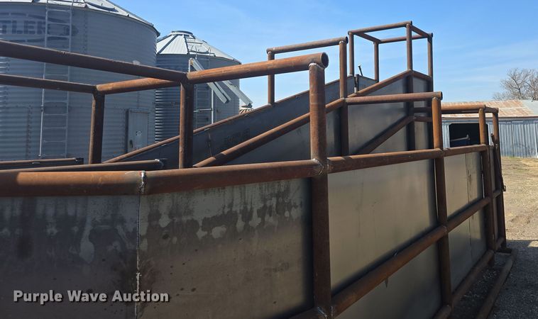 image for item EK5042 Shop built livestock loading chute