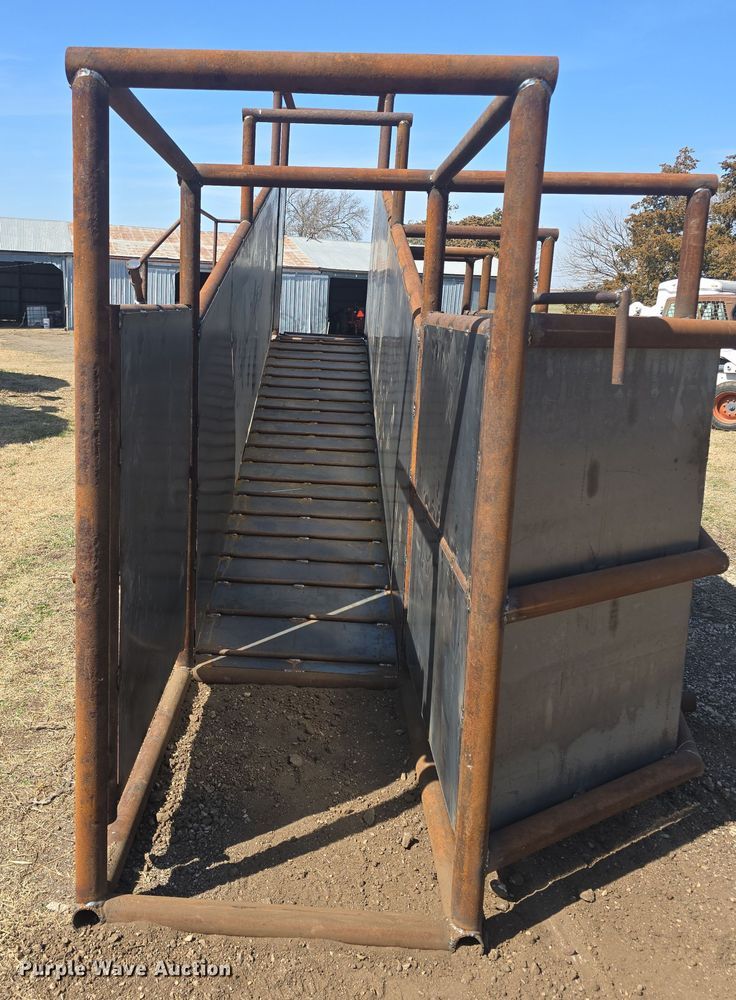 image for item EK5042 Shop built livestock loading chute
