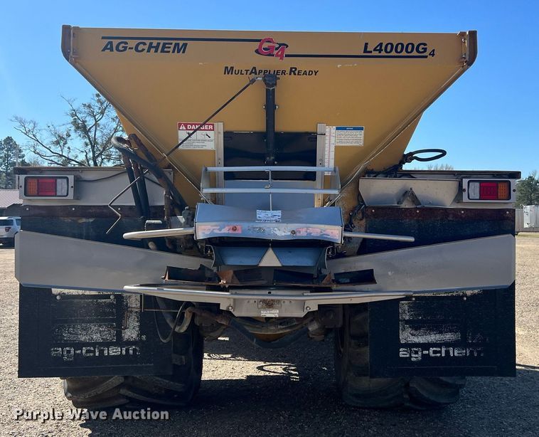 image for item EL5725 2010 Ag-Chem TerraGator 8204 spreader