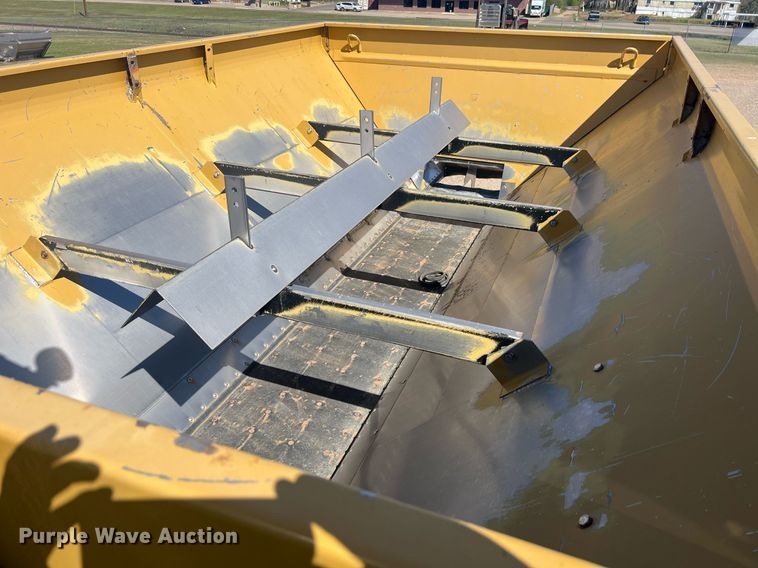 image for item EL5725 2010 Ag-Chem TerraGator 8204 spreader