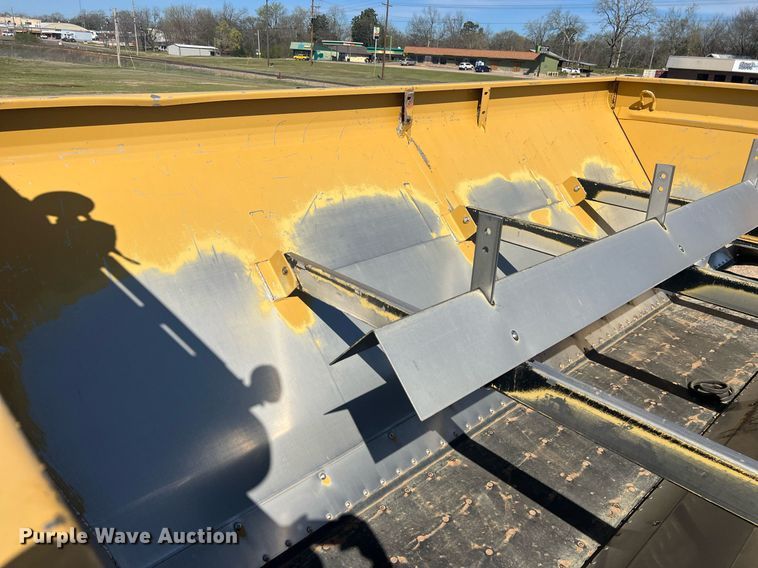 image for item EL5725 2010 Ag-Chem TerraGator 8204 spreader