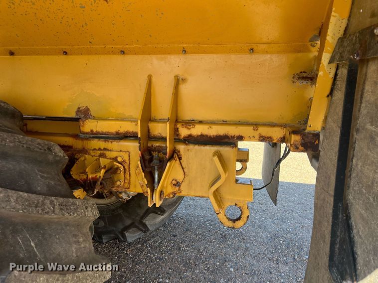 image for item EL5725 2010 Ag-Chem TerraGator 8204 spreader