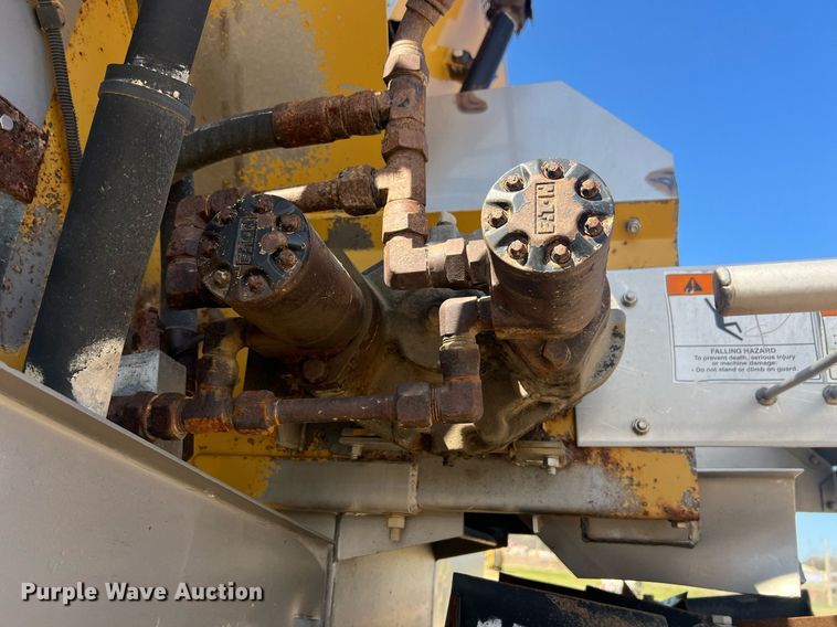 image for item EL5725 2010 Ag-Chem TerraGator 8204 spreader