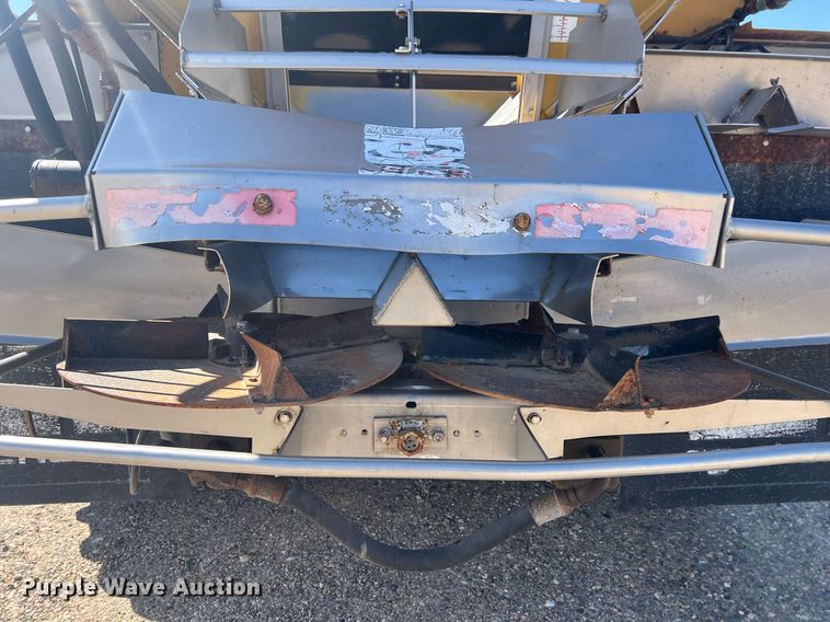 image for item EL5725 2010 Ag-Chem TerraGator 8204 spreader