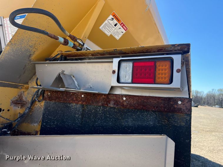 image for item EL5725 2010 Ag-Chem TerraGator 8204 spreader