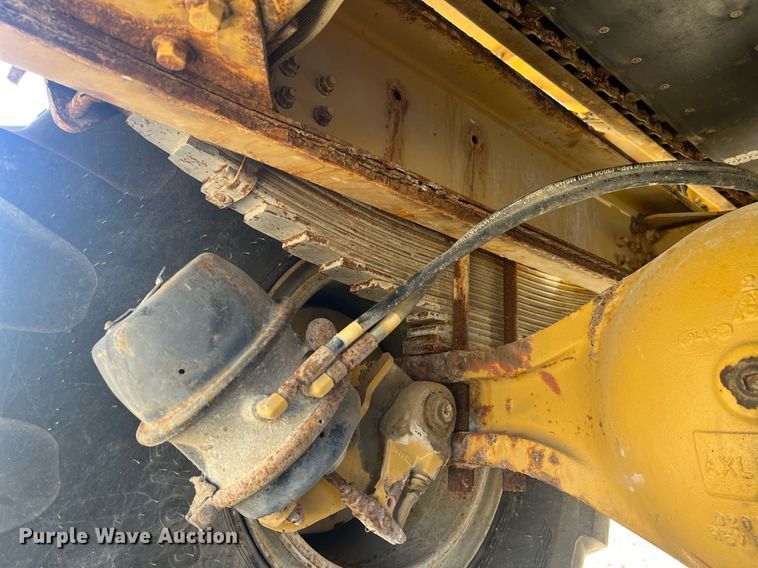 image for item EL5725 2010 Ag-Chem TerraGator 8204 spreader