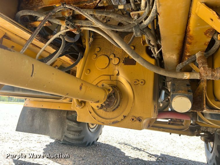 image for item EL5725 2010 Ag-Chem TerraGator 8204 spreader