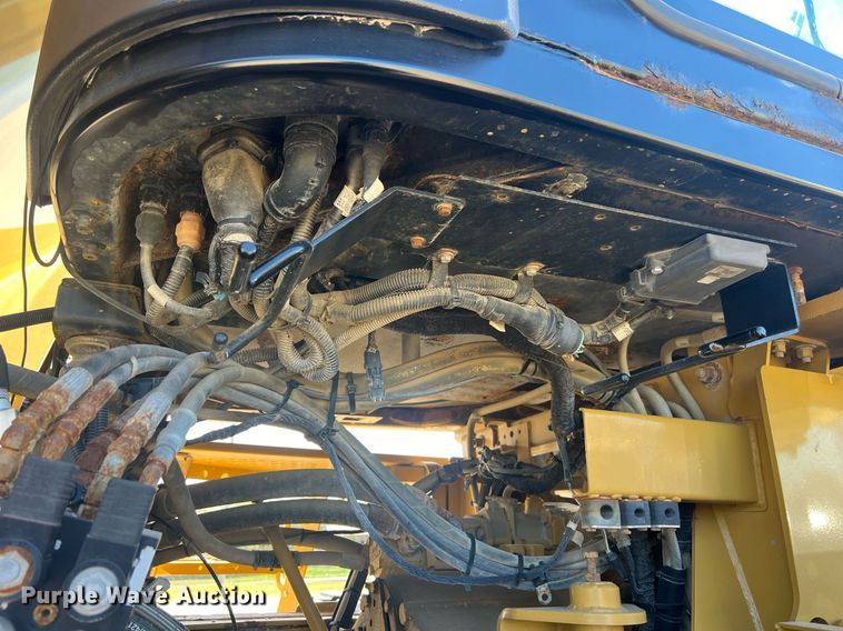 image for item EL5725 2010 Ag-Chem TerraGator 8204 spreader