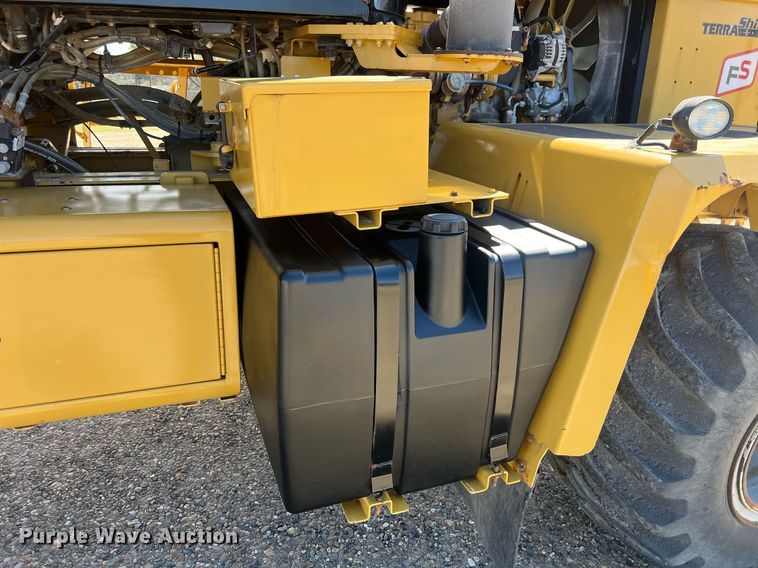 image for item EL5725 2010 Ag-Chem TerraGator 8204 spreader