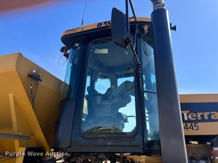 image for item EL5725 2010 Ag-Chem TerraGator 8204 spreader