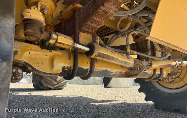 image for item EL5725 2010 Ag-Chem TerraGator 8204 spreader