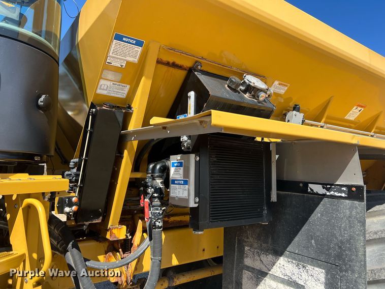 image for item EL5725 2010 Ag-Chem TerraGator 8204 spreader