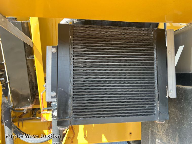 image for item EL5725 2010 Ag-Chem TerraGator 8204 spreader