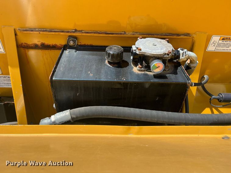 image for item EL5725 2010 Ag-Chem TerraGator 8204 spreader